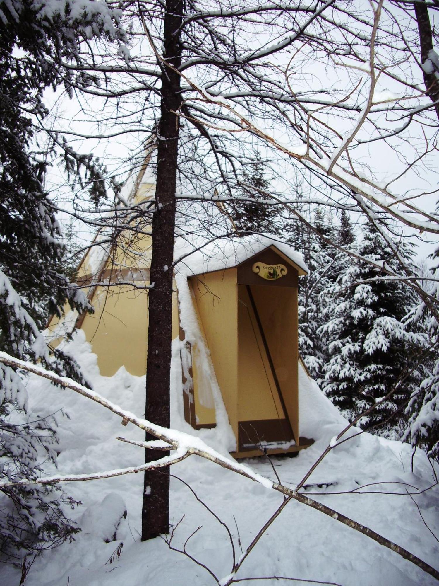 Chalet Aux Tipis De La Riviere Sauvage