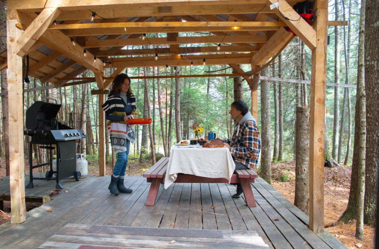Aux Tipis De La Riviere Sauvage Chalet