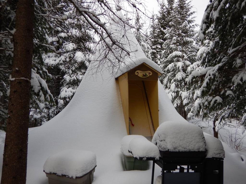 Aux Tipis De La Riviere Sauvage Saint Romain