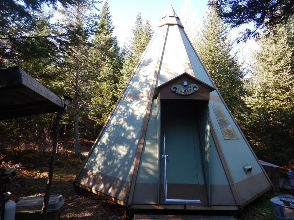 Aux Tipis De La Riviere Sauvage *