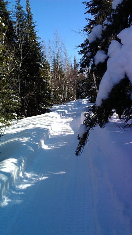 Aux Tipis De La Riviere Sauvage Saint Romain