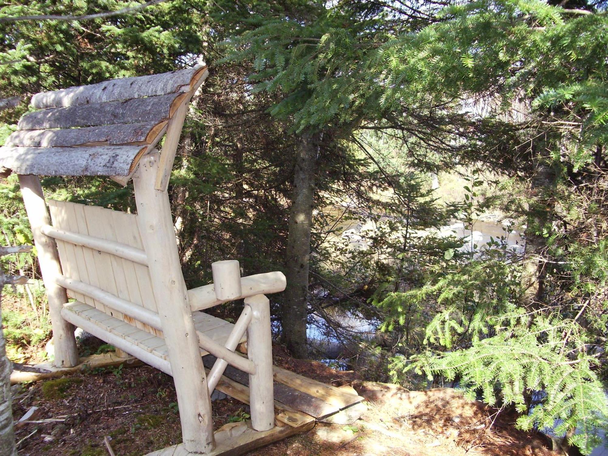 Aux Tipis De La Rivière Sauvage