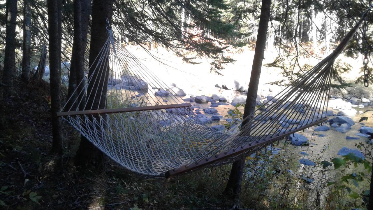 Aux Tipis De La Rivière Sauvage *