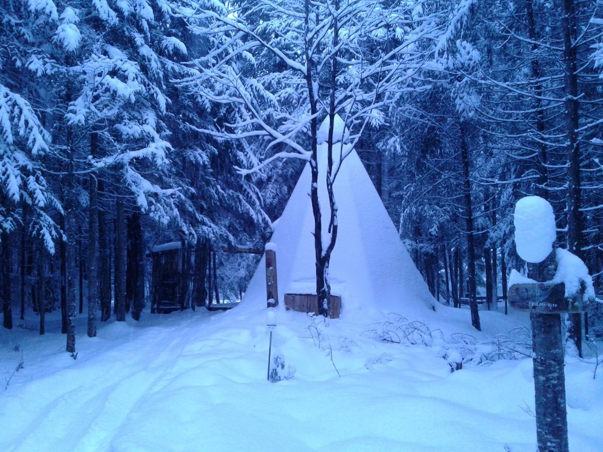 Aux Tipis De La Rivière Sauvage