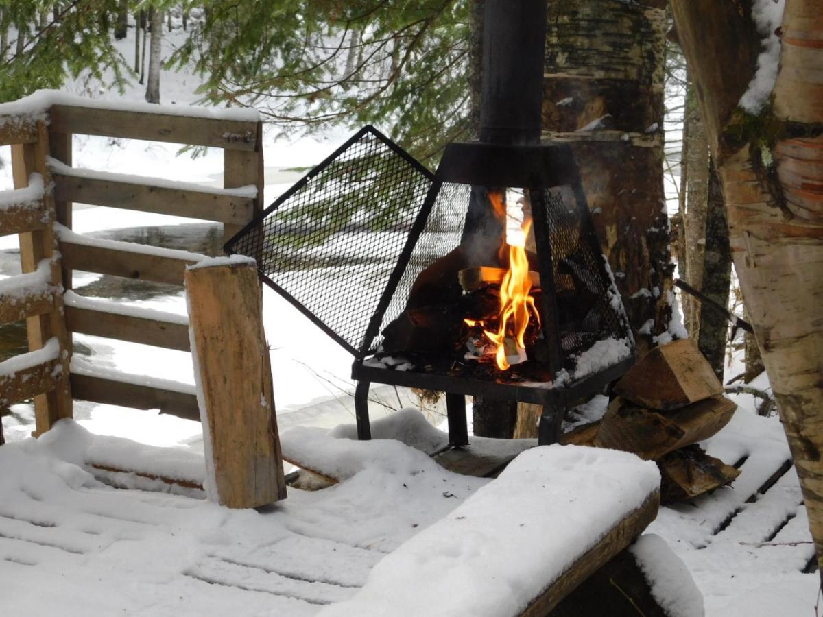 Chalet Aux Tipis De La Rivière Sauvage